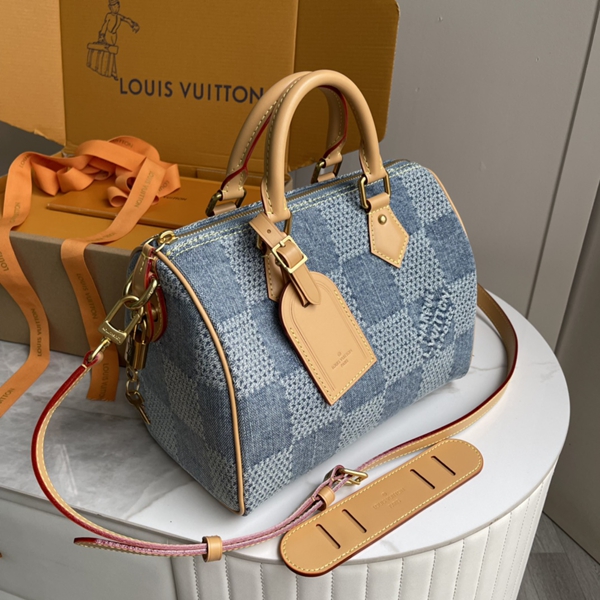 ルイヴィトンバッグ背面デザイン